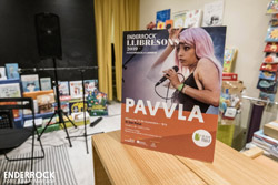 Concert de Pavvla a la llibreria El Gat Pelut de Barcelona 